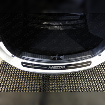 Накладка на задний бампер (лист зеркальный надпись MAZDA) Mazda CX-5 2017-нв