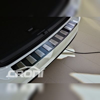 Накладка на задний бампер "трапеция" с загибом BMW X5 (F15) 2013-2018 (черная-полированная )