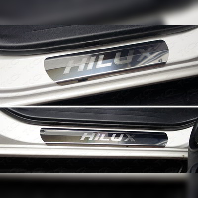 Накладки на пороги (лист зеркальный надпись Hilux) Toyota Hilux 2020-нв