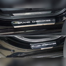 Накладки на пороги (лист зеркальный надпись Grand Cherokee) Jeep Grand Cherokee 2013-нв