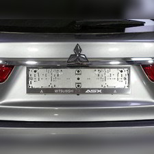 Комплект рамок под номер (гравировка логотипа марки и модели автомобиля)