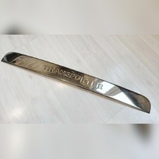 Накладка над номером на крышку багажника Volkswagen T5 Transporter 2003 - 2010 (чёрная)