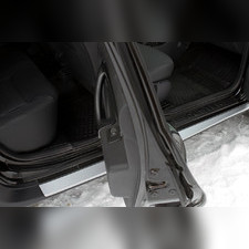 Накладки на внутренние пороги дверей Вариант 2 Renault Duster 2010-н.в.