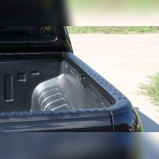 Накладка на задний откидной борт со скотчем Volkswagen Amarok 2010-2016 (I дорестайлинг)