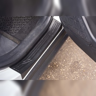 Накладки на внутренние пороги дверей Toyota Rav4 2019