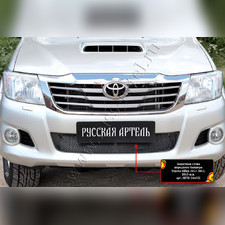 Защитная сетка и заглушка решетки переднего бампера Toyota Hilux 2011-2015