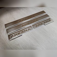 Накладки на пороги с названием модели автомобиля, серия "Premium" Renault Arkana 2019-нв