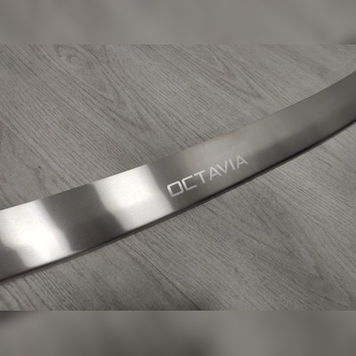 Накладка на задний бампер с загибом (сталь) Skoda Octavia A8 2020-нв