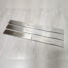 Накладки на пороги с логотипом моделиRenault Megane II 2004-2009 (нержавеющая сталь)