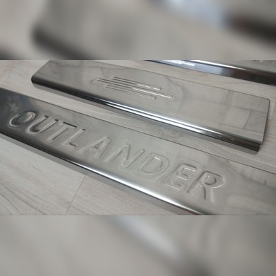 Накладки на пороги с логотипом Mitsubishi Outlander 2006-2012 (нержавеющая сталь)