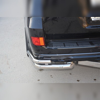 Защита заднего бампера угловая дв. под фаркоп Toyota Land Cruiser 200 Executive Lounge (обновленный)
