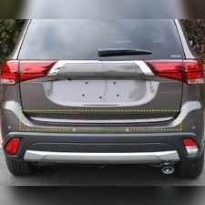 Накладка на нижнюю кромку крышки багажника Mitsubishi Outlander 2012-2018 (нержавеющая сталь)
