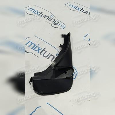 Брызговик передний правый Land Rover Range Rover 2002-2012 (под пороги)