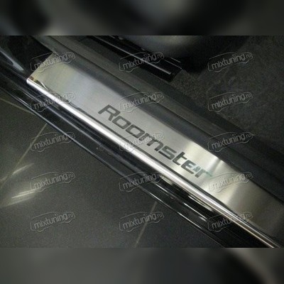 Накладки на пороги с названием модели автомобиля, серия "Premium" (нержавеющая сталь)