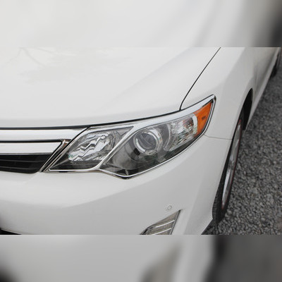 Накладки на передние фары Toyota Camry 2011-2014 (Внимательно смотрите фото автомобиля, не для всех)