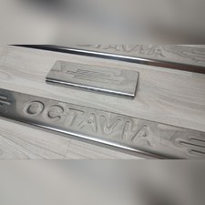 Накладки на пороги с логотипом модели Skoda Octavia II A5 2004-2013 (нержавеющая сталь)