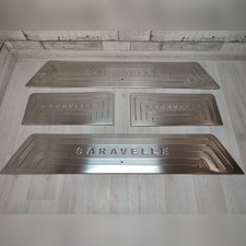 Накладки на пороги Volkswagen T6.1 2020-2025 (надпись "Caravelle") (нержавеющая сталь) (4 шт)
