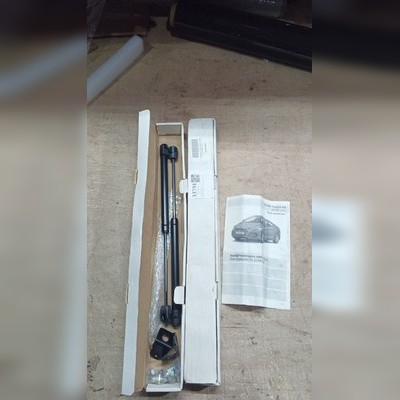 Упоры капота