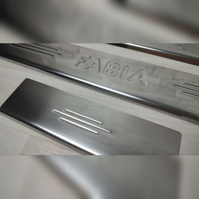 Накладки на пороги с названием модели автомобиля, Skoda Fabia 2007-2014 (нержавеющая сталь)