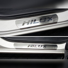 Накладки на пороги (лист шлифованный надпись Hilux) Toyota Hilux 2015-2020